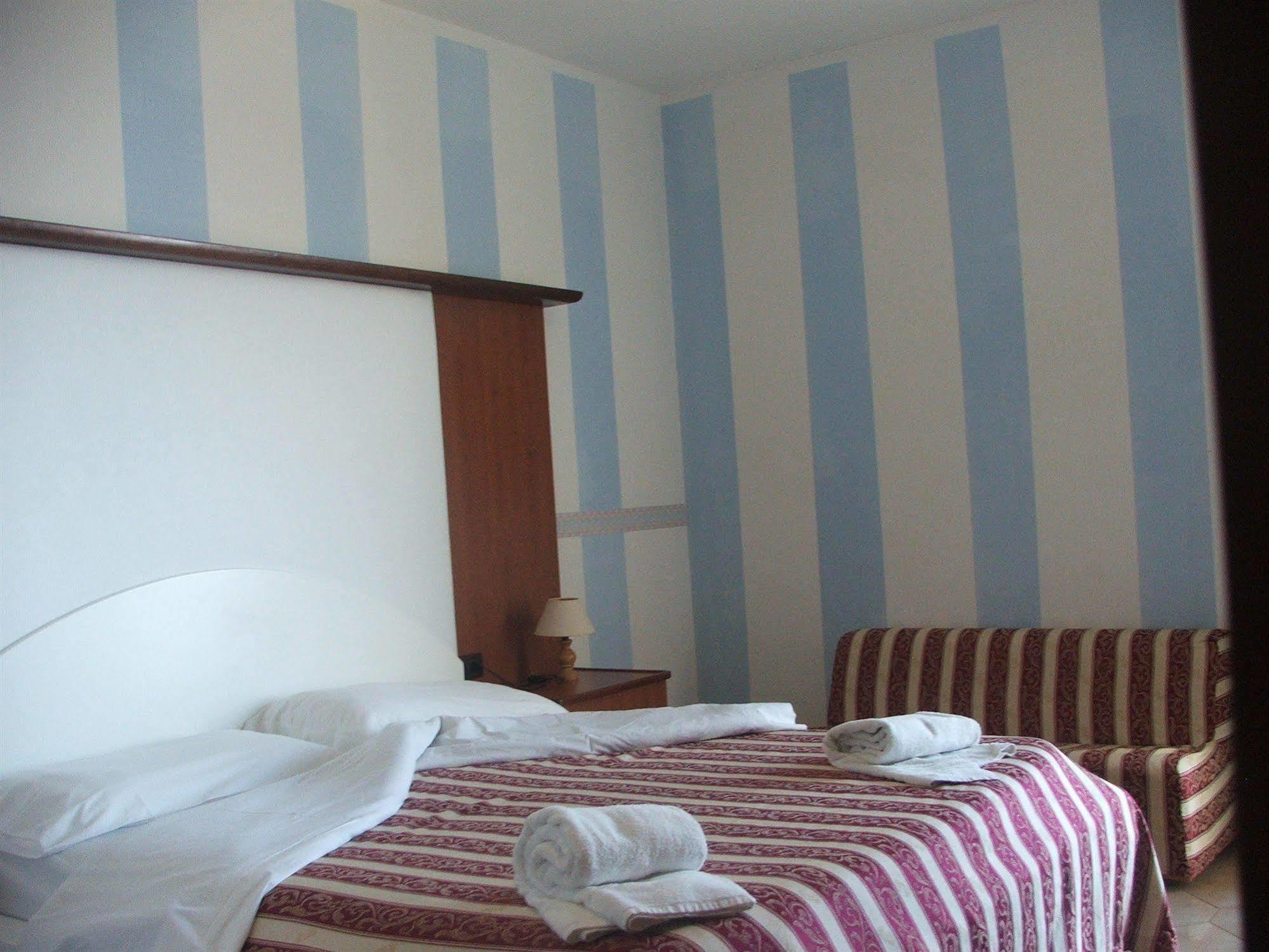 Hotel Vittorio Portopalo Di Capo Passero Екстериор снимка