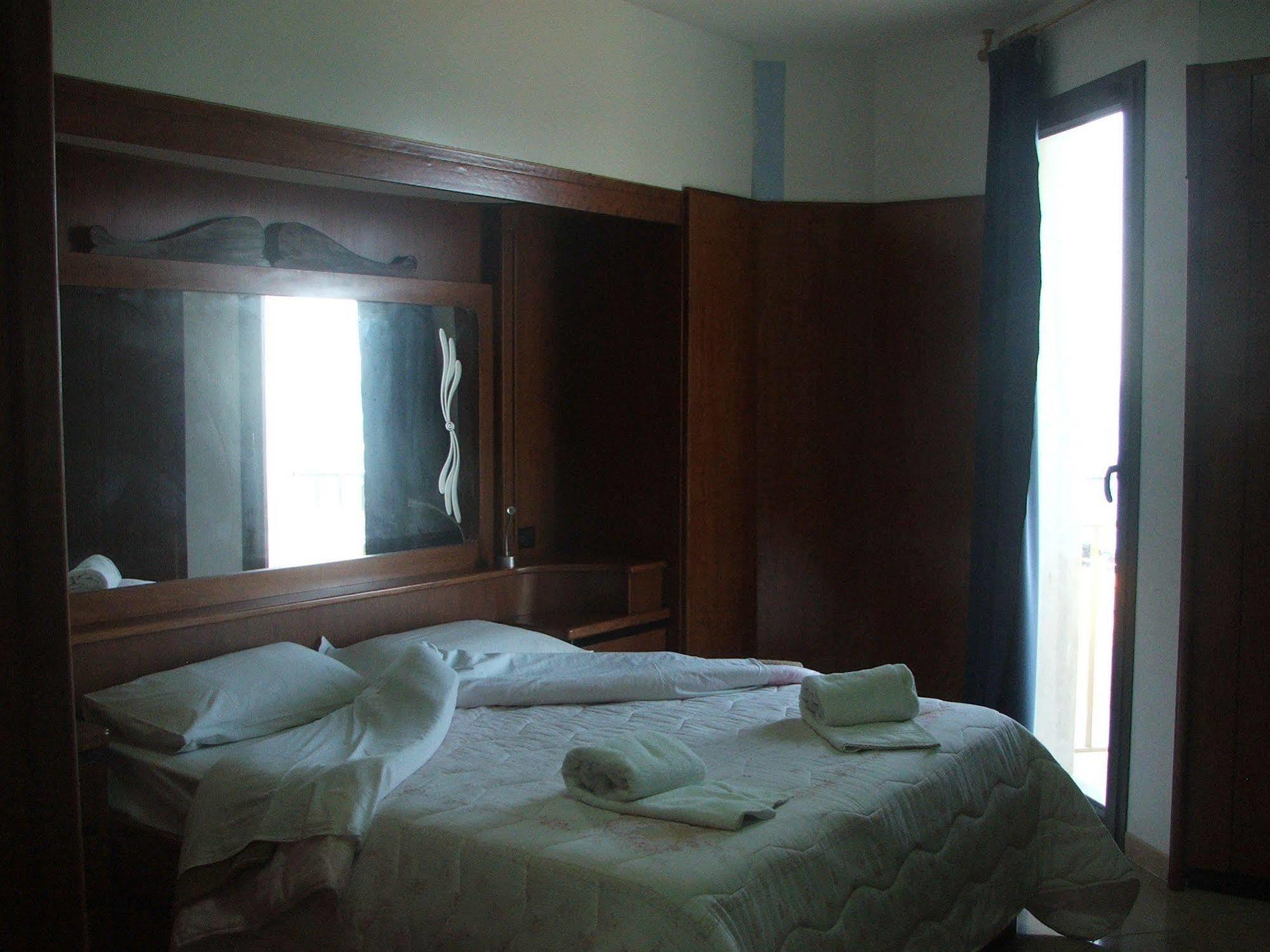 Hotel Vittorio Portopalo Di Capo Passero Екстериор снимка